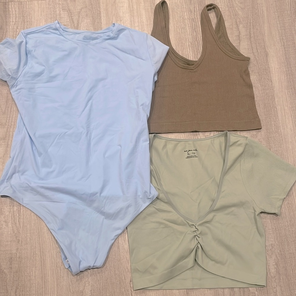Bundle of 3 Tops